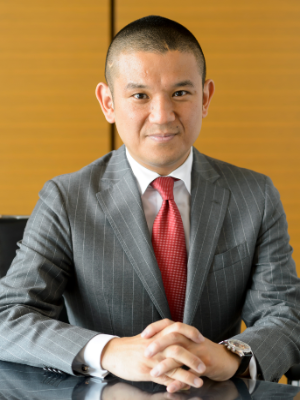 講師