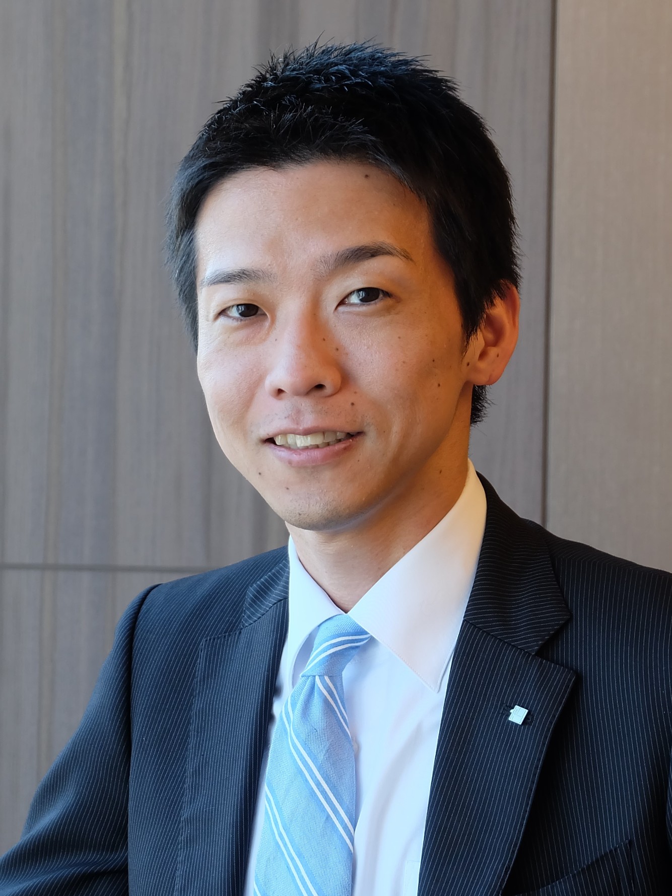 講師