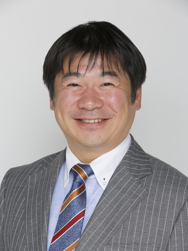 講師