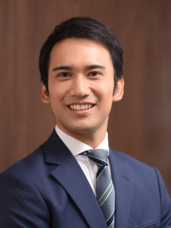 講師