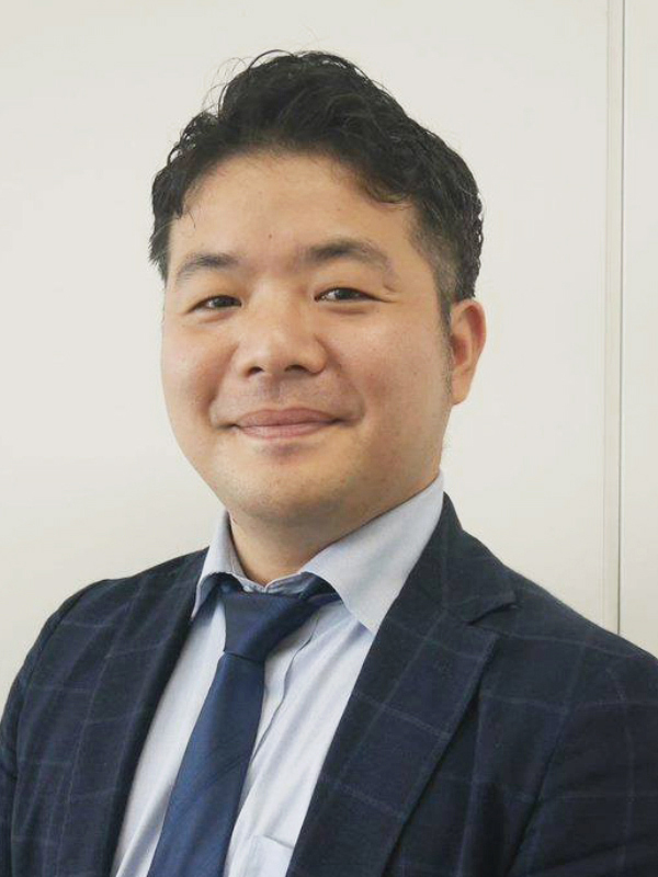 講師