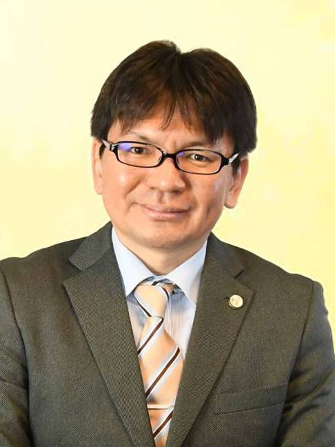 講師