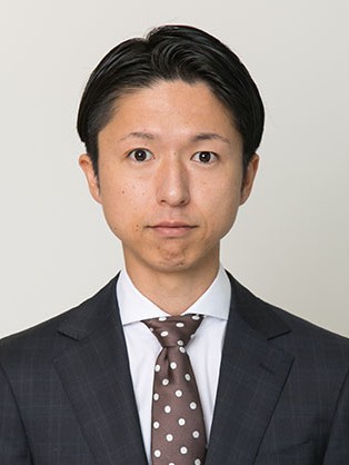 講師